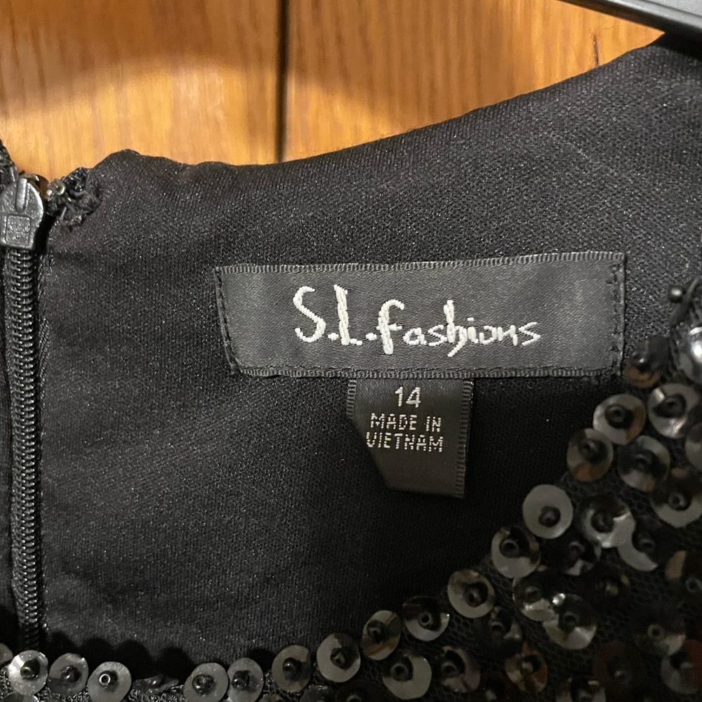 Beautiful cocktail dress with sequins-size 14 - Picture 2 of 4